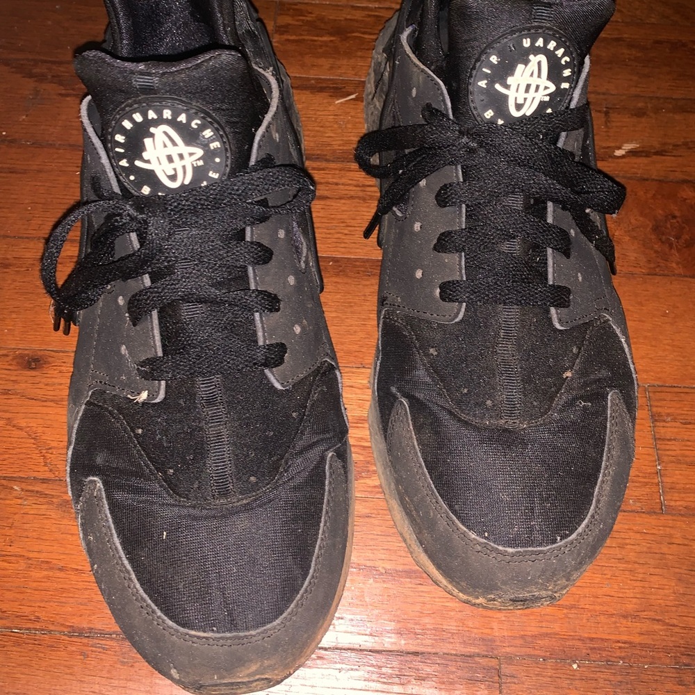 Black huaraches